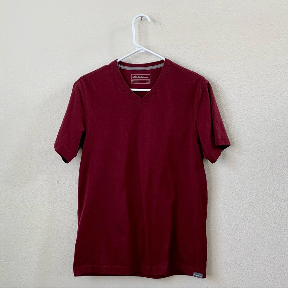 Red Mens V-Neck Eddie Bauer T-Shirt